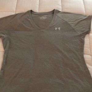 Women’s Under Armour semi fitted shirt size large